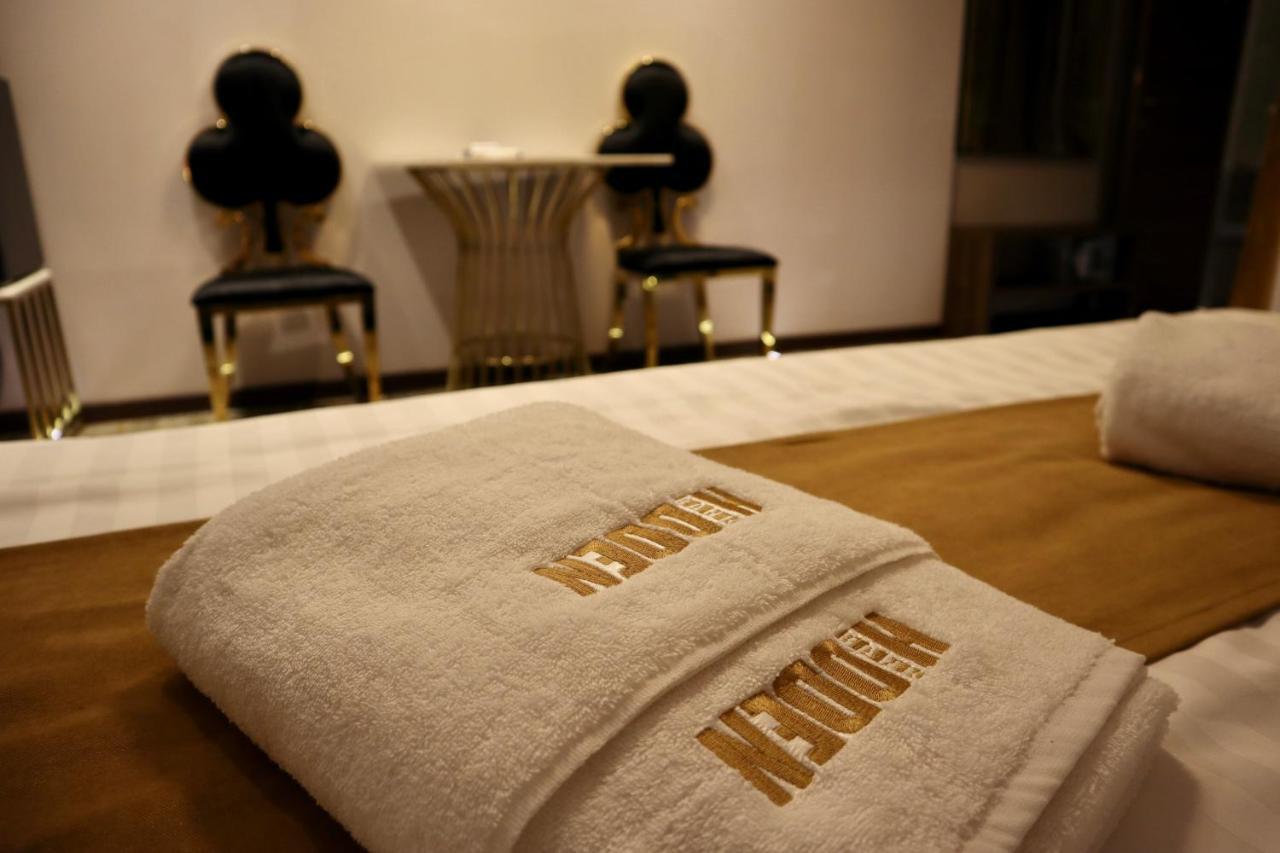 Hidden Bank: Golden Apartment Plovdiv Ngoại thất bức ảnh
