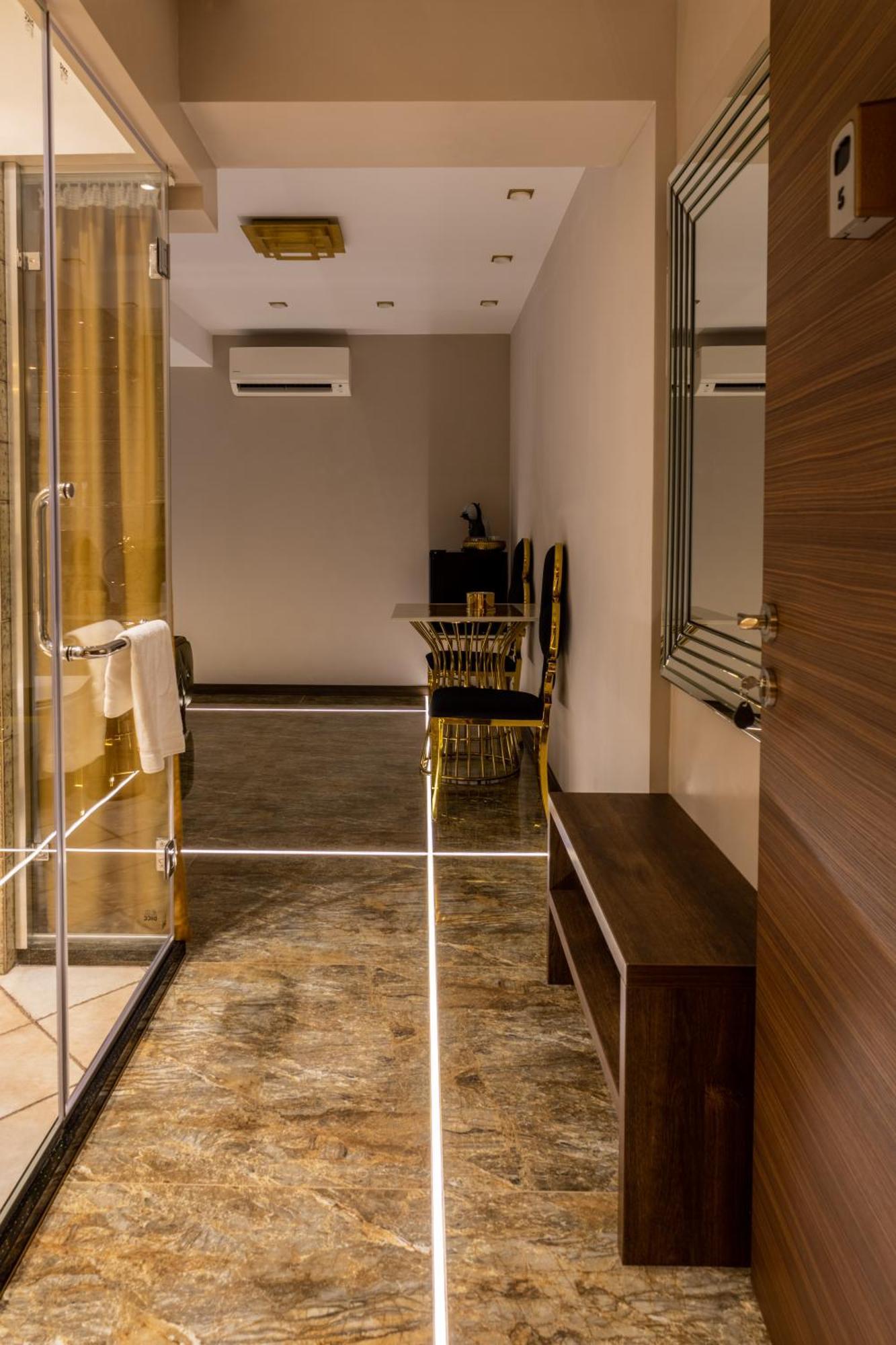 Hidden Bank: Golden Apartment Plovdiv Ngoại thất bức ảnh