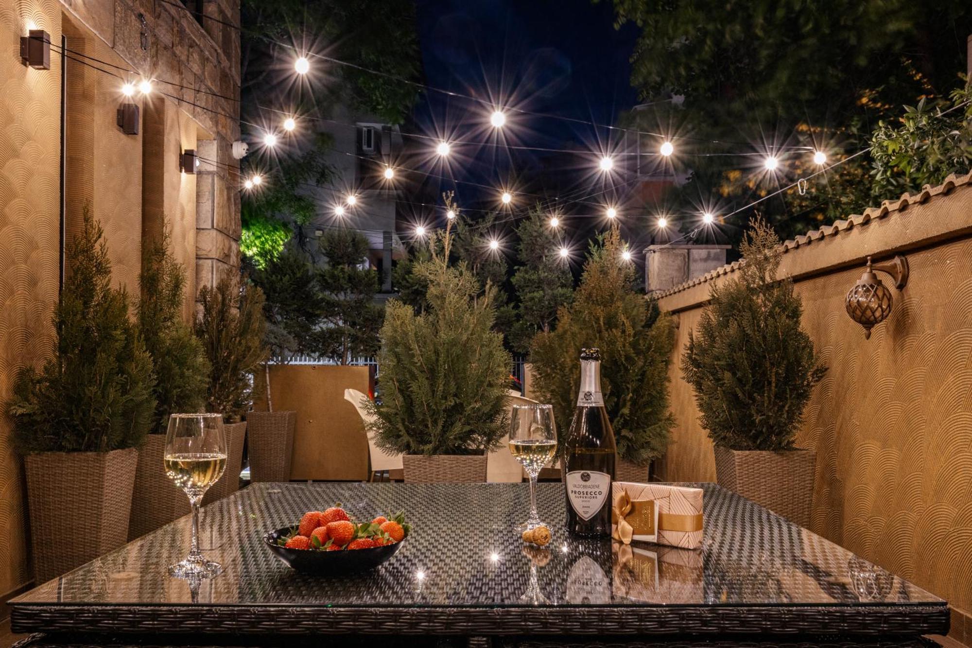 Hidden Bank: Golden Apartment Plovdiv Ngoại thất bức ảnh