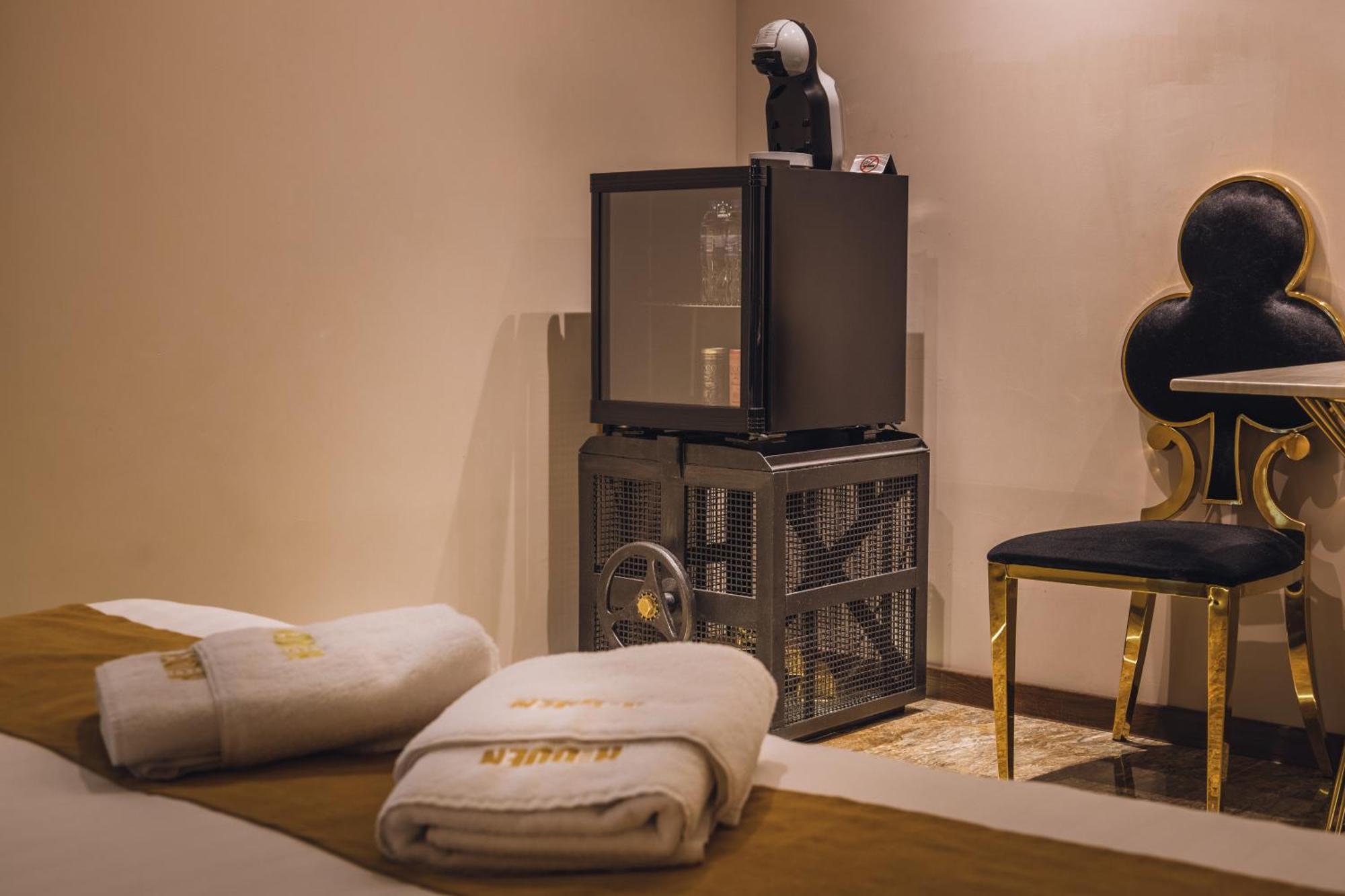 Hidden Bank: Golden Apartment Plovdiv Ngoại thất bức ảnh