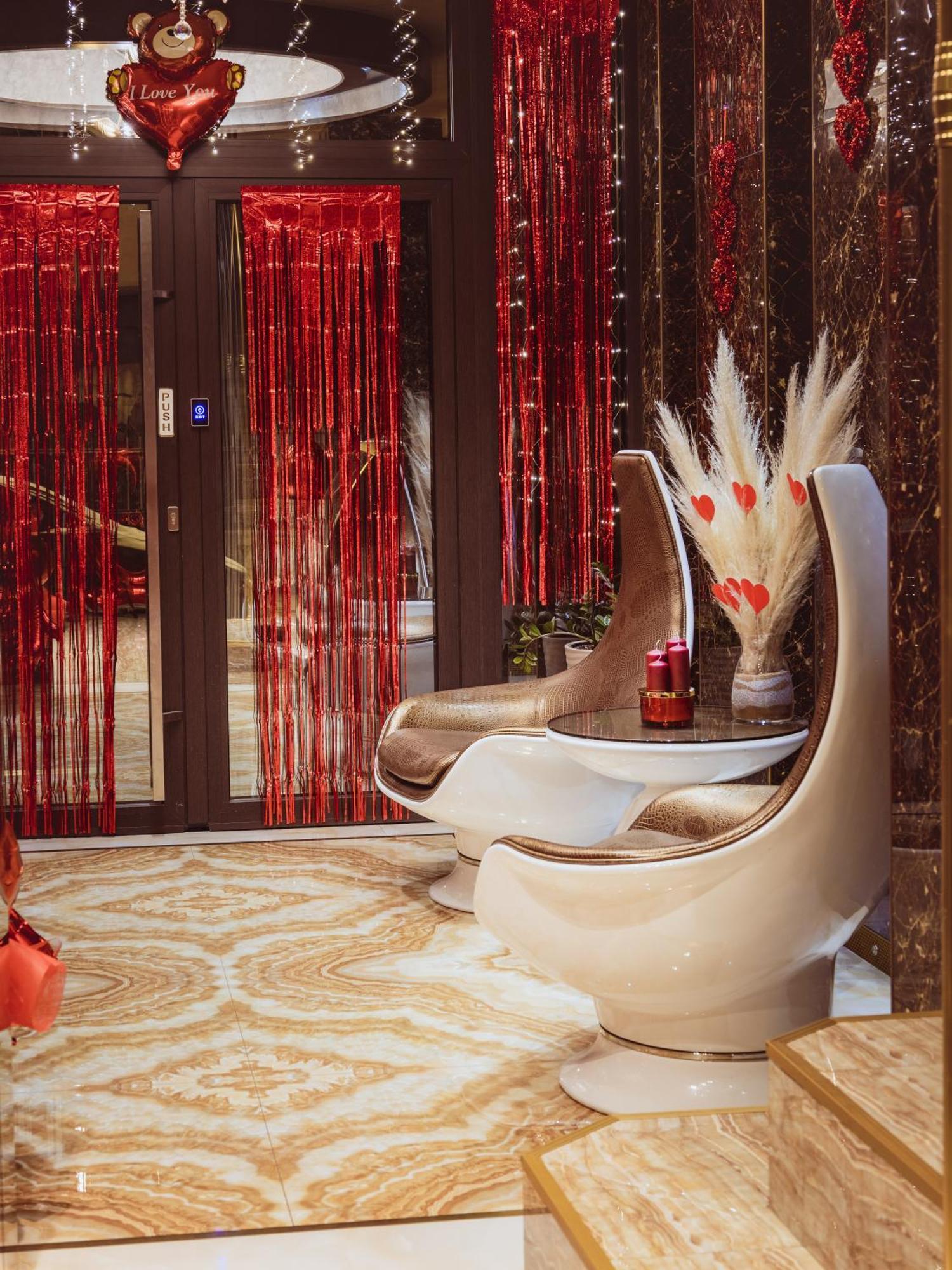 Hidden Bank: Golden Apartment Plovdiv Ngoại thất bức ảnh
