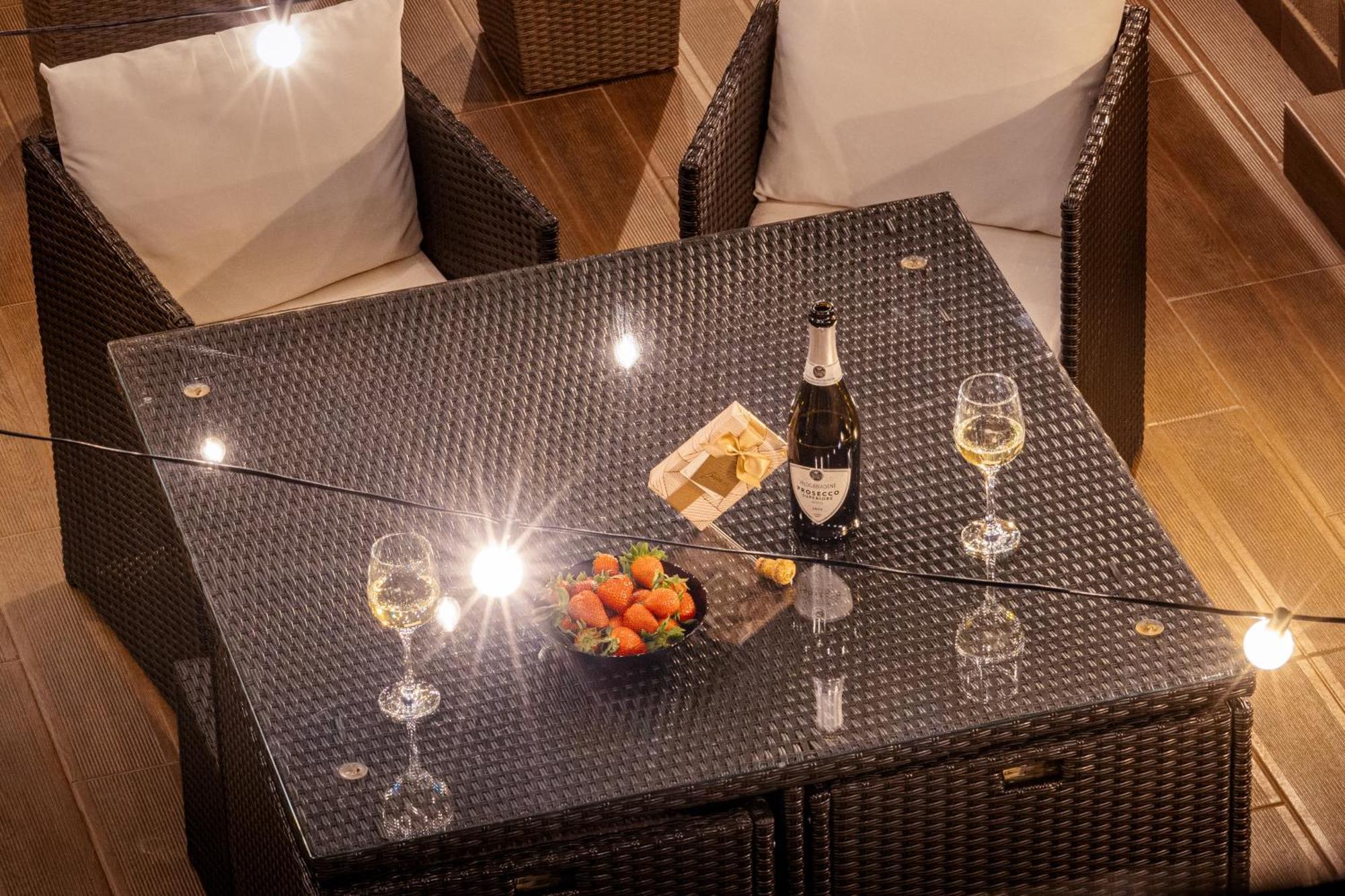 Hidden Bank: Golden Apartment Plovdiv Ngoại thất bức ảnh
